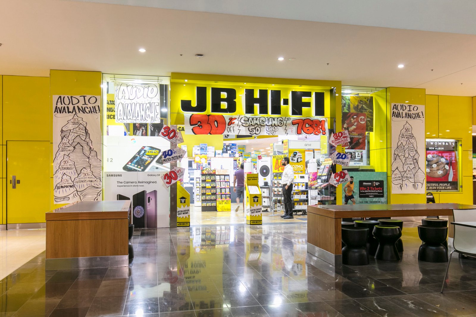 JB Hi-Fi Close